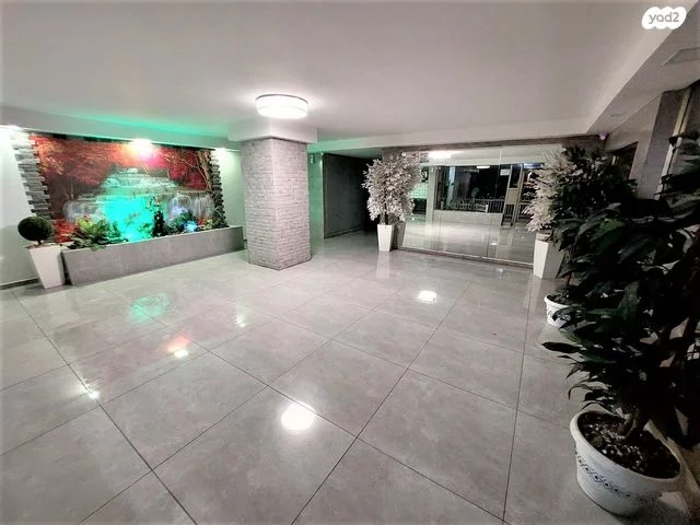 A louer Appartement de 4,5 pièces avec Mamad, Quartier Hé