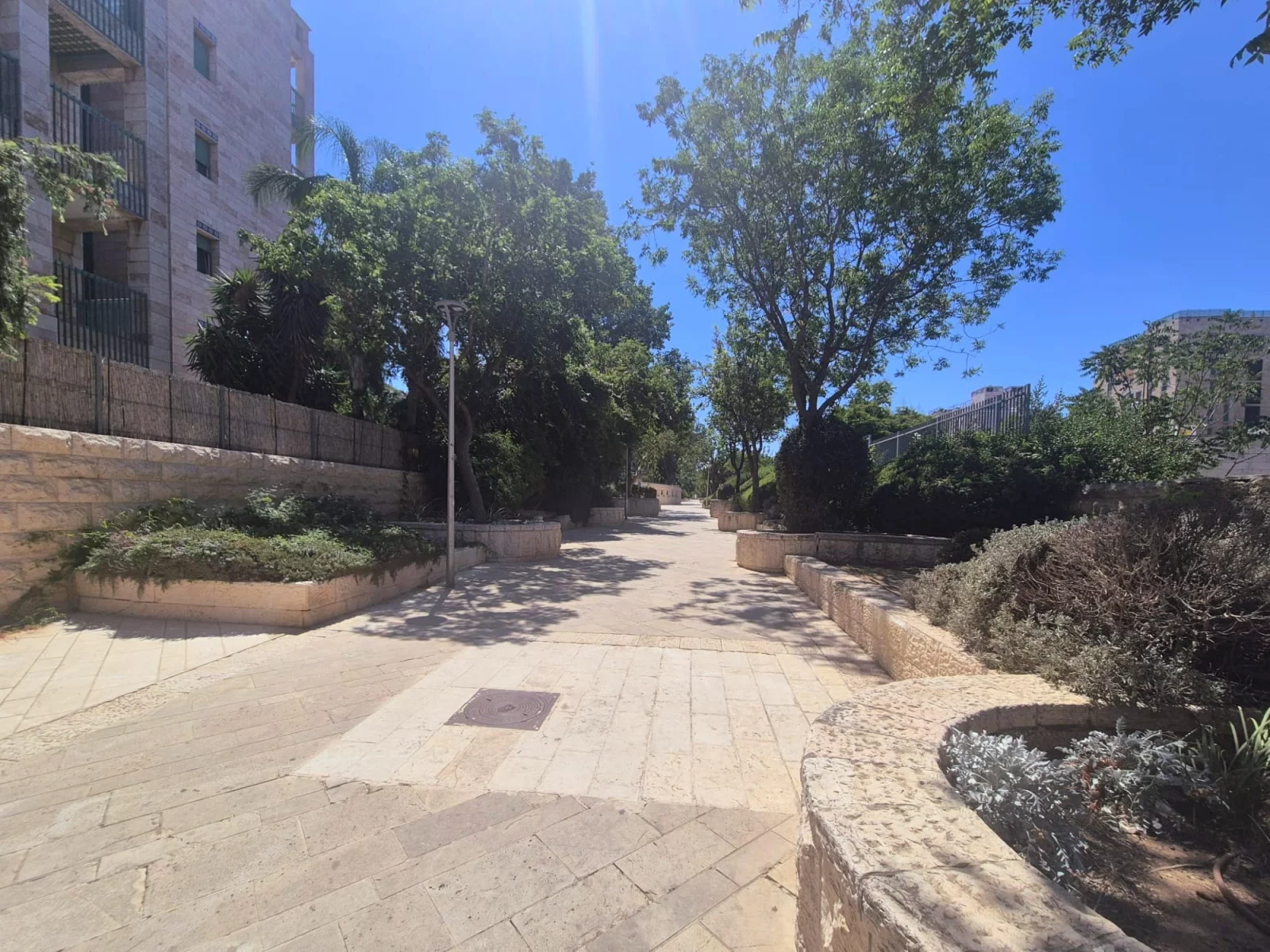Appartement à vendre à Arnona : 4 pièces avec Mamad, parking et aperçu sur le Mont du Temple