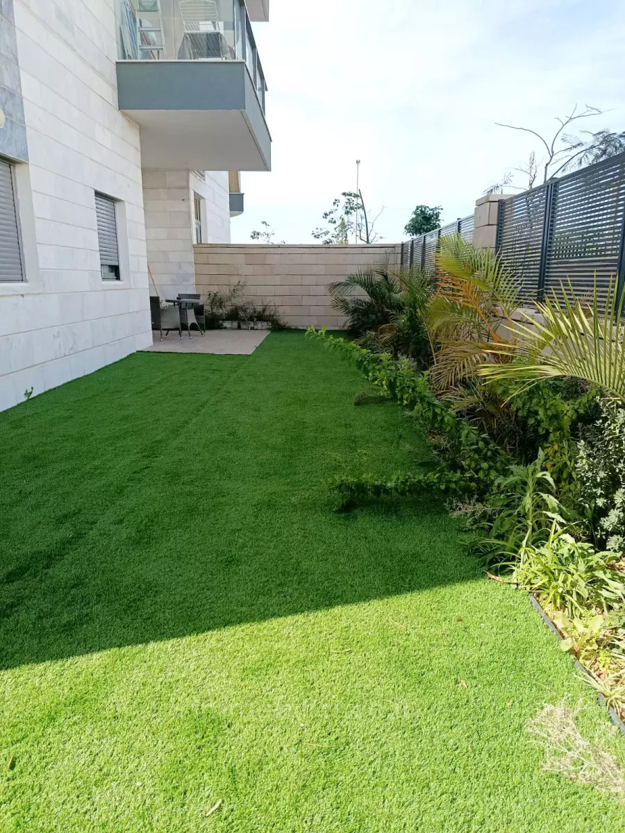 Rez-de-jardin jamais habité