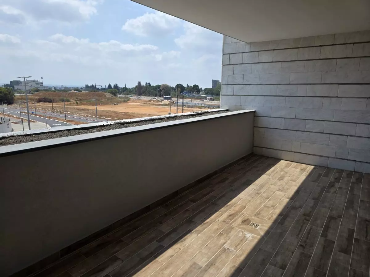 Appartement neuf de 4 pièces, prêt à habiter – Gindi « Pinat Savyon », Yehud-Monosson