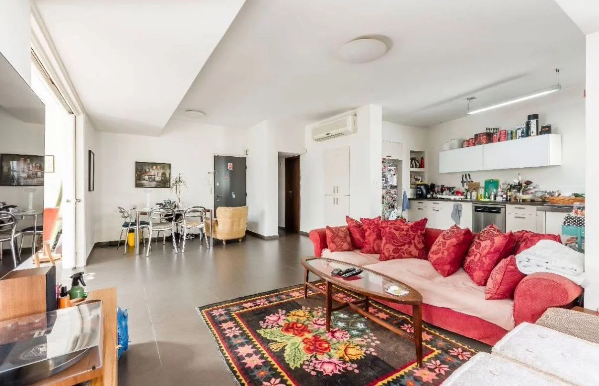 Étage entier de 132 m² avec quatre expositions, angle Masada / Be'er Tuvia
