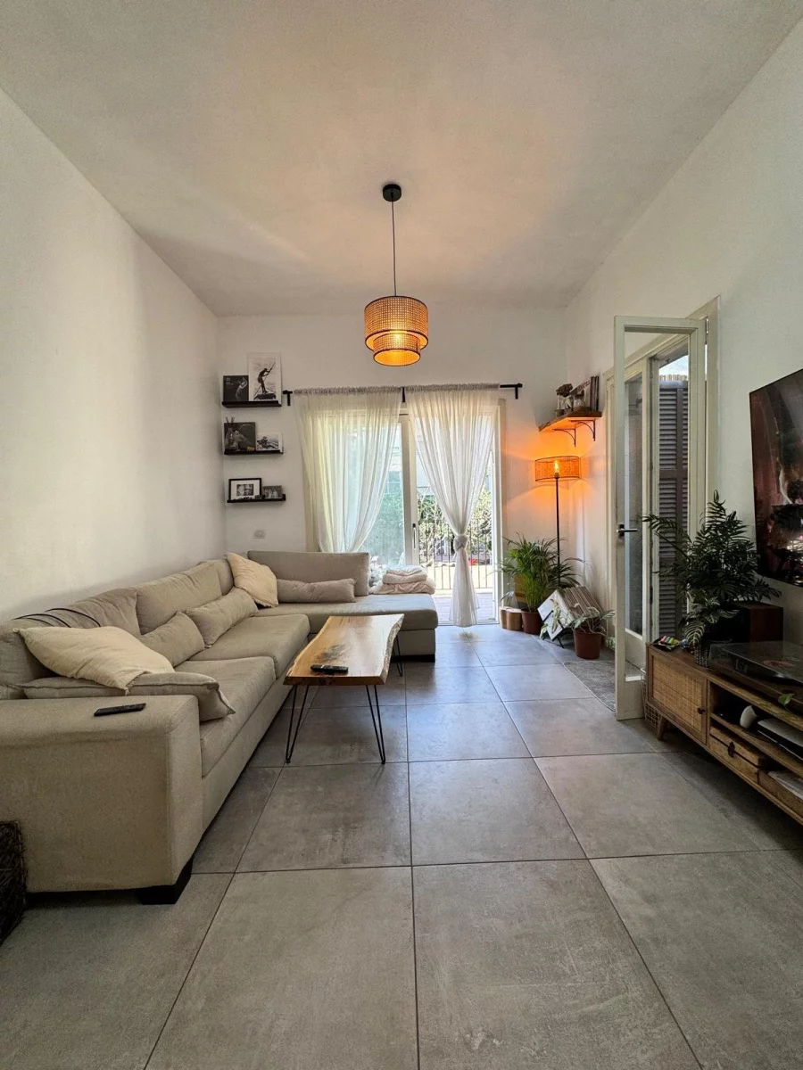 Appartement rénové de 2 pièces avec deux balcons et vue sur jardin